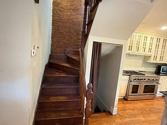 5th image of 32 Warwick St