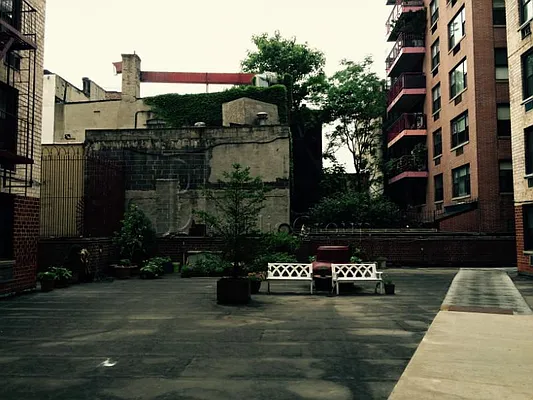 Rented by Bouklis Group | media 22