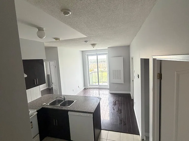 7405 Goreway Dr #718 — Photo 2