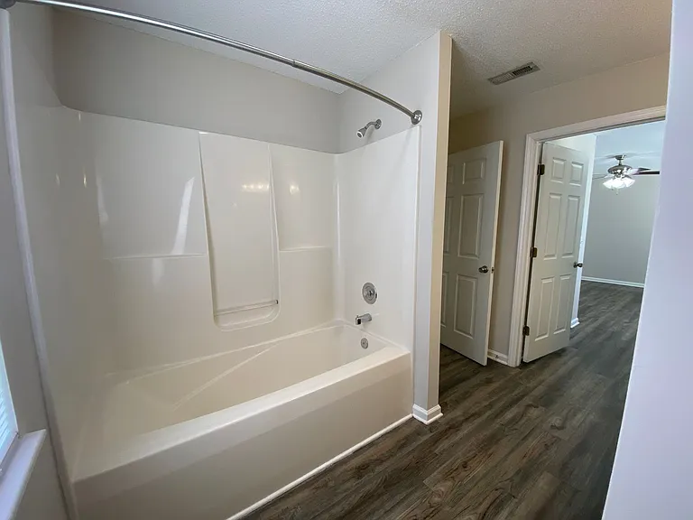Meridian Park Apartments — Photo 94