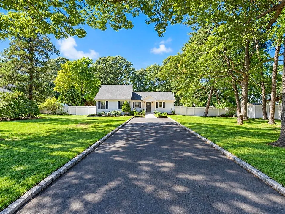 212 N Evergreen Dr