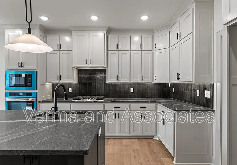 1121 Whistler St — Photo 13
