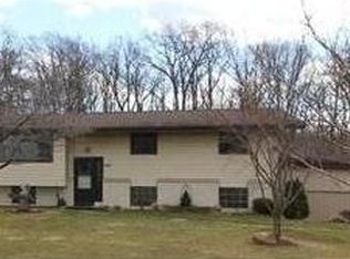 4221 Cedar Dr, Walnutport, PA