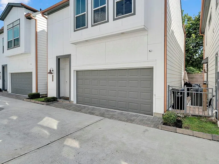 9551 Neuens Rd #B — Photo 34