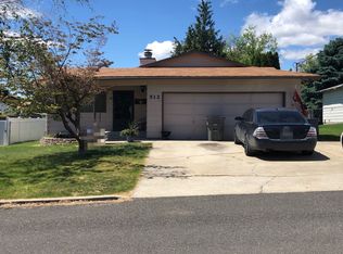512 N 8th St, Zillah, WA