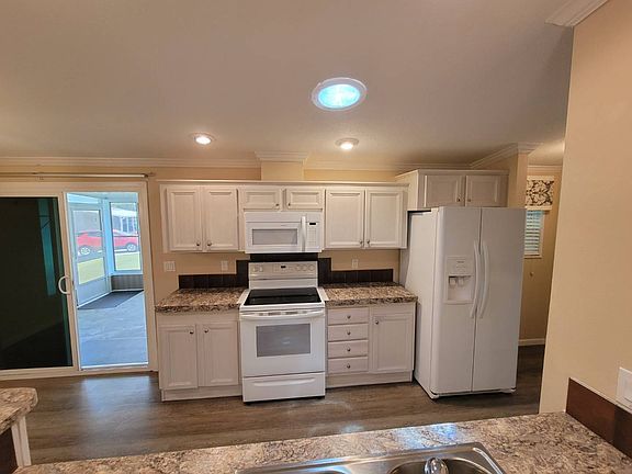 3rd image of 5332 Laurel Oak Dr