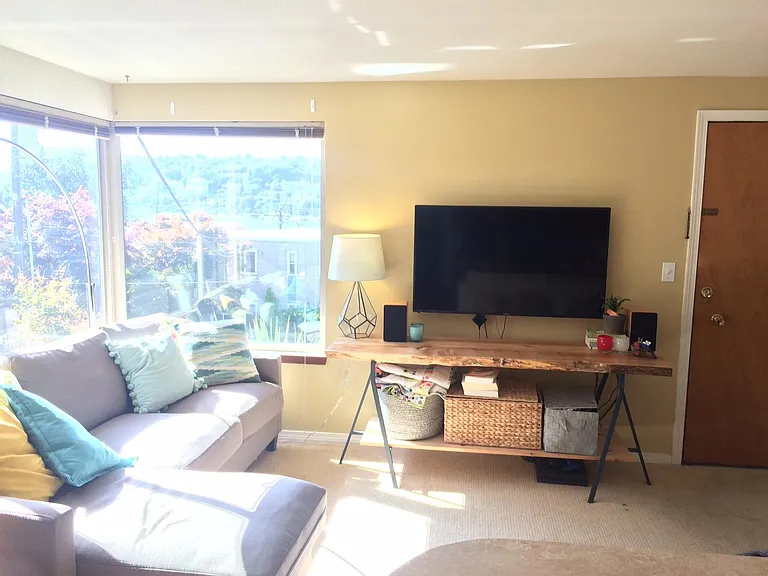 103 E Lynn St #204 — Photo 5