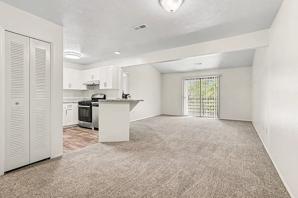 Emerald Park Apartments — Photo 1