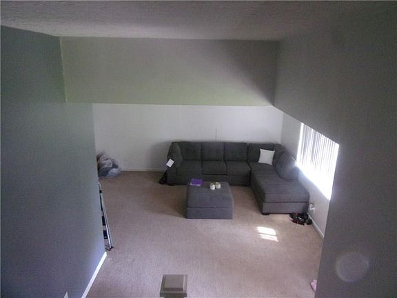 4th image of 246 N Heather Dr