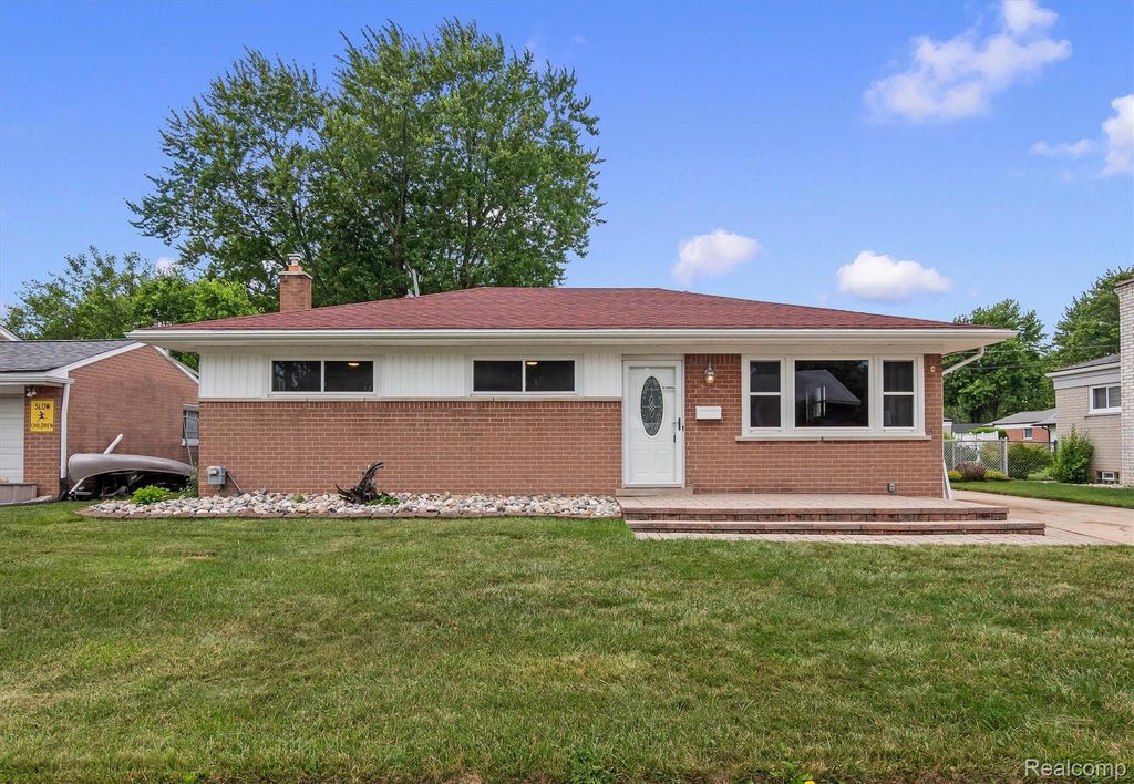 Apartment in Clinton Township