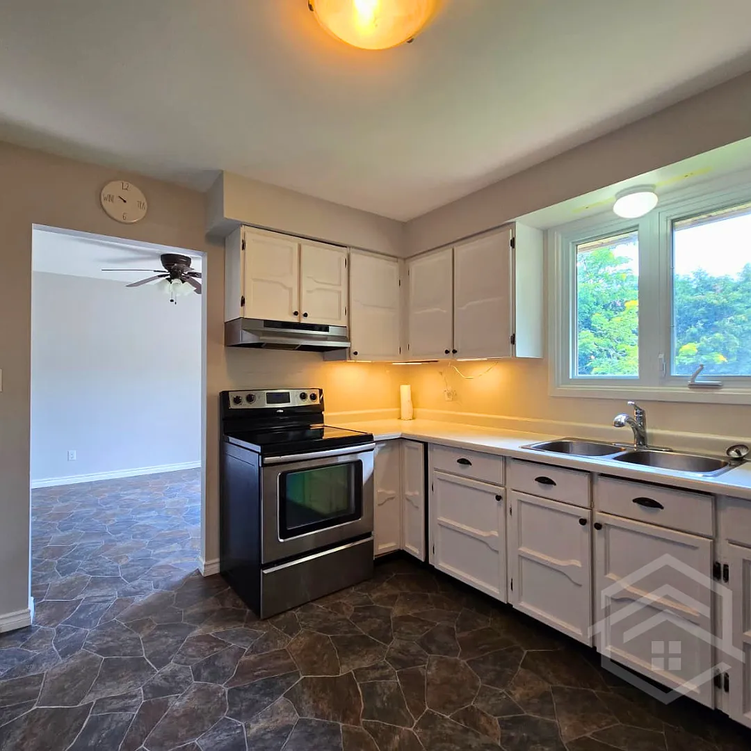 7 Clear Valley Drive Tillsonburg — Photo 3