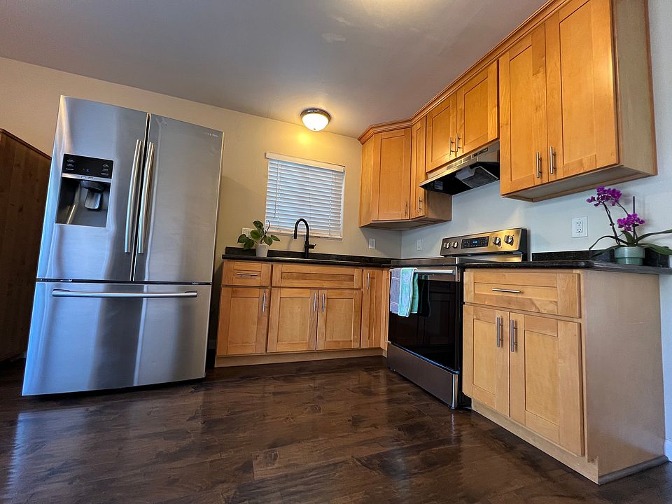 1st image of 1131 Oakmont Dr APT 1
