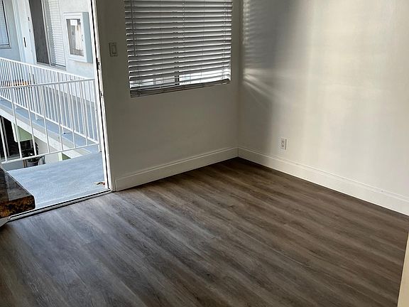 3rd image of 40 Nieto Ave APT 10