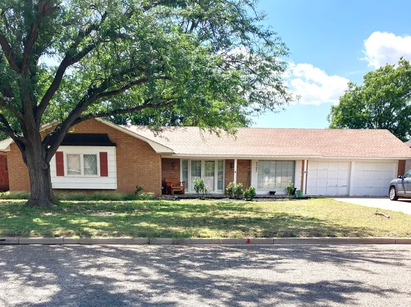 2507 Holliday St, Plainview, TX 79072