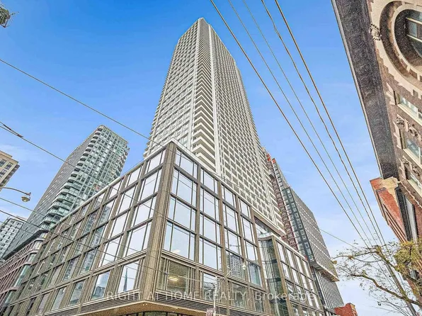 88 Queen St E #4711, Toronto, ON M5C 0B6