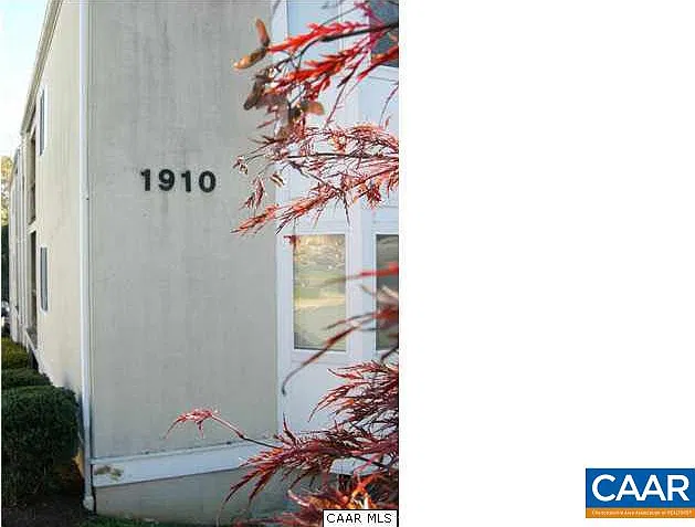 3 bed, 2.0 bath, 1080 sqft, $2,700 — Photo 2