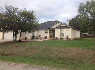 140 Chesterfield Dr, Kingsland, TX 78639