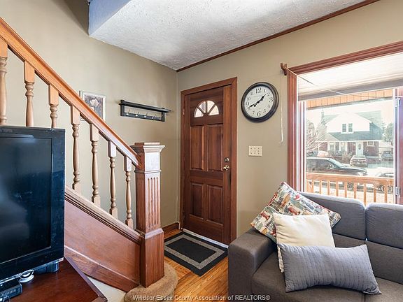 2nd image of 2136 Lincoln Rd