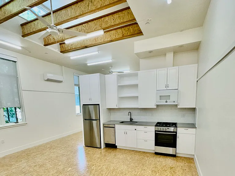 929 Grace Ave #C — Photo 7