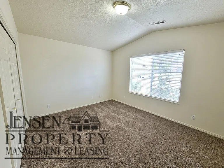 787 N Warm Springs Dr — Photo 10