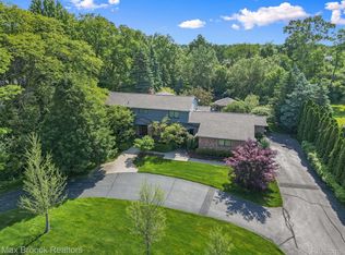 30120 Westgate Rd, Farmington Hills, MI 48334