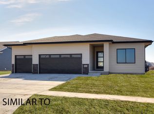16314 Ironwood Ln, Urbandale, IA 50323