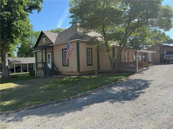 112 N Burns St, Independence, KS 67301