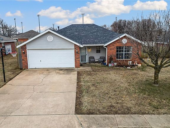 4th image of 904 Rachel Ave