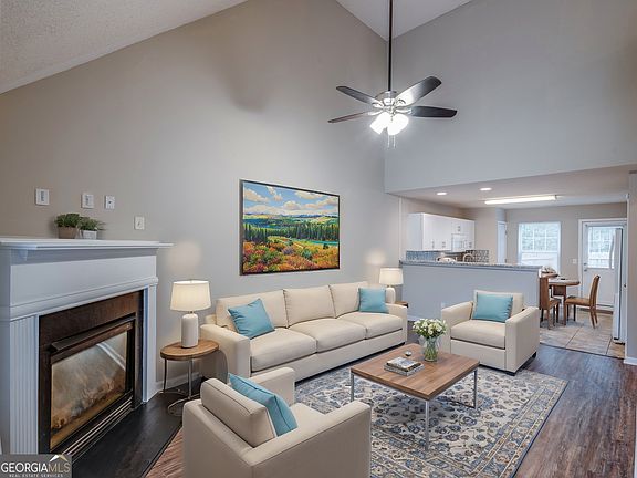 3rd image of 333 Coral Cir