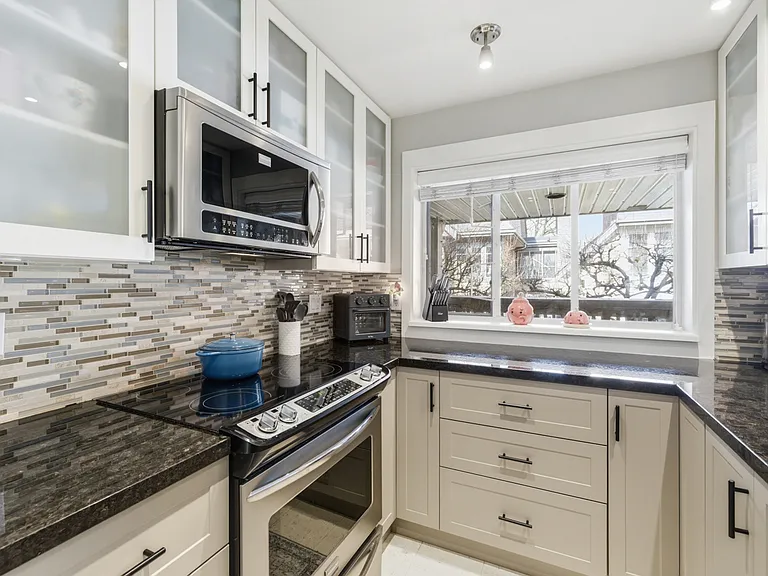 639 W 14th Ave #206 — Photo 13
