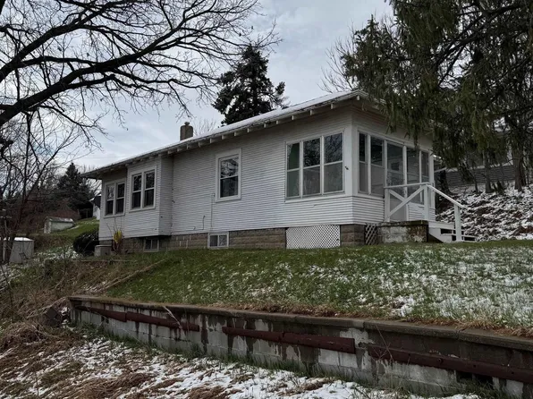 1415 J St, Tekamah, NE 68061