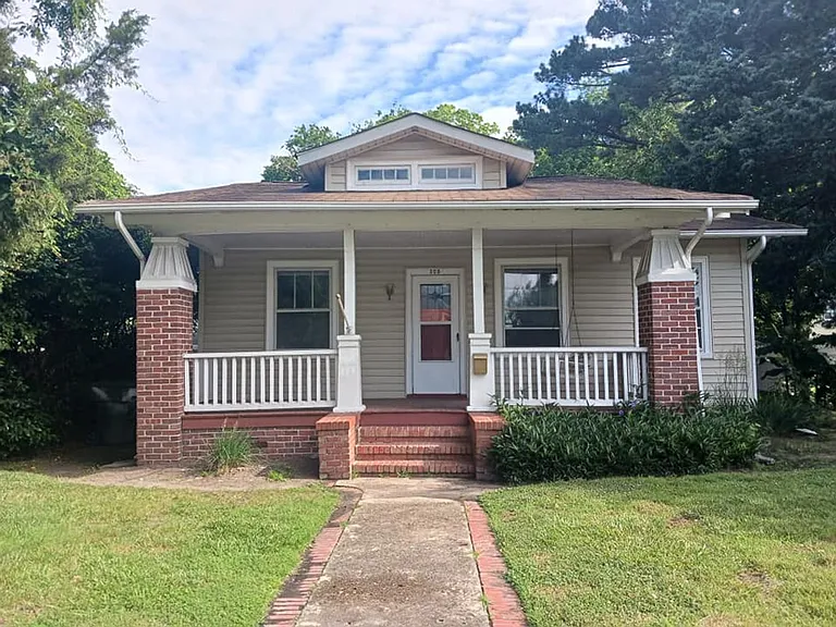 305 Old Point Ave — Photo 1
