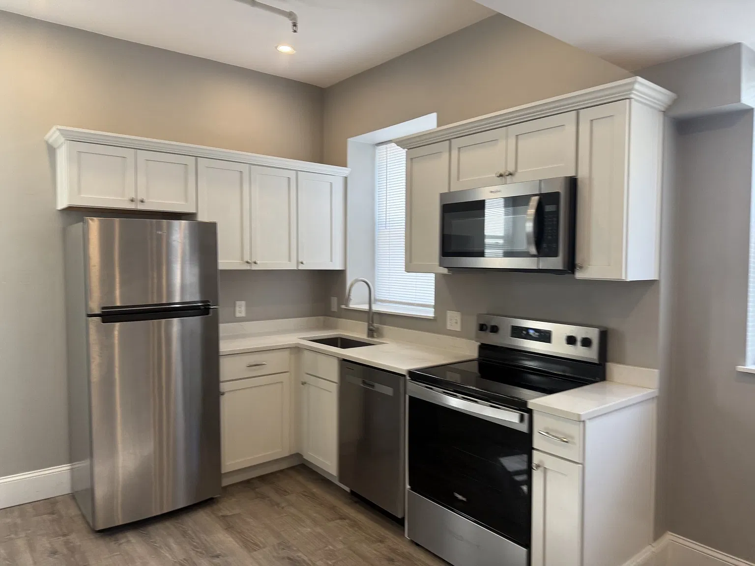 1 bed, 1.0 bath, 500 sqft, $2,000 — Photo 2