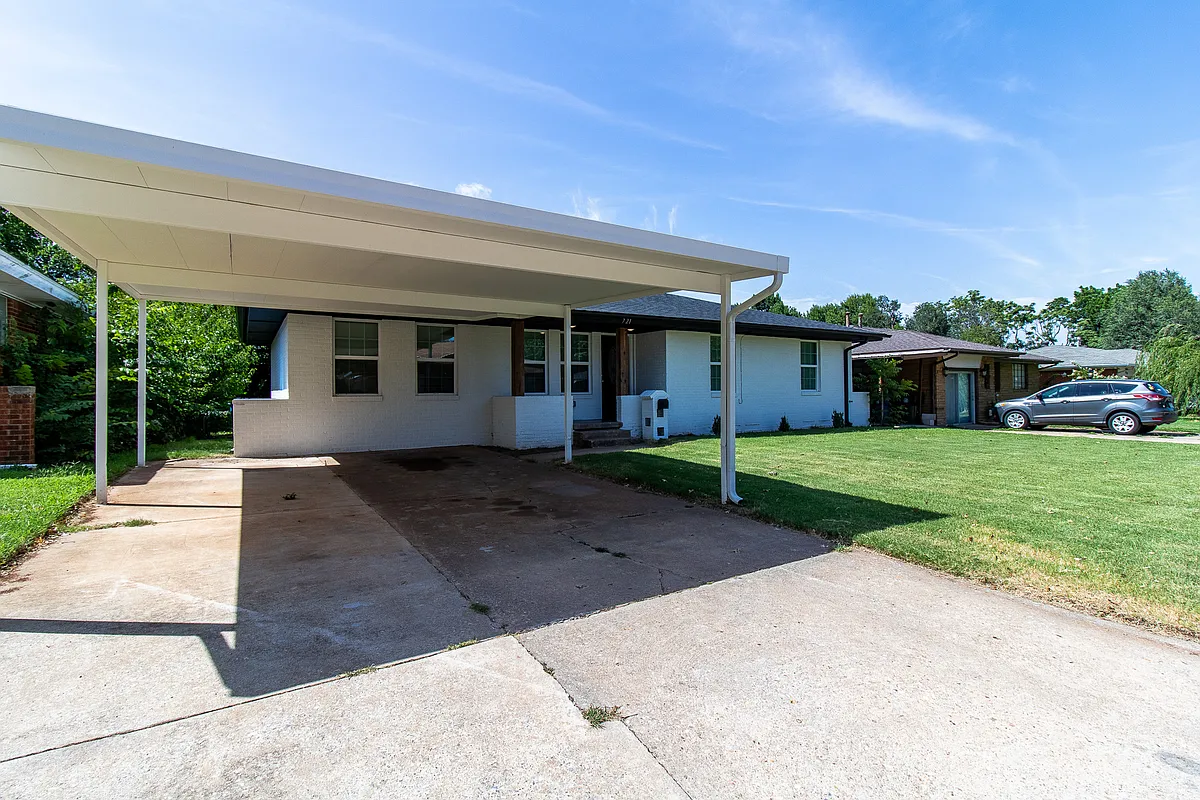 Building Photo - 721 General Senter Dr