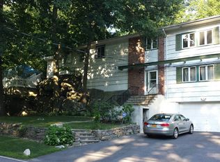 198 Hickory Grove Dr E, Larchmont, NY 10538