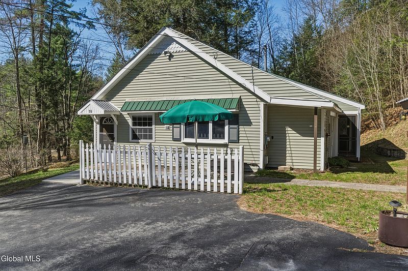 3rd image of 16 Pump House Road