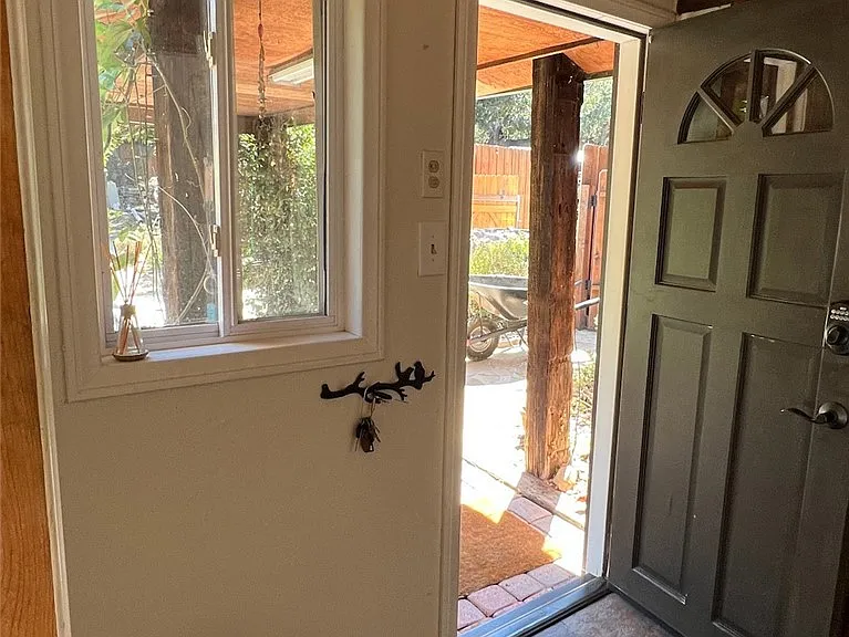 456 S Skyline Dr — Photo 5