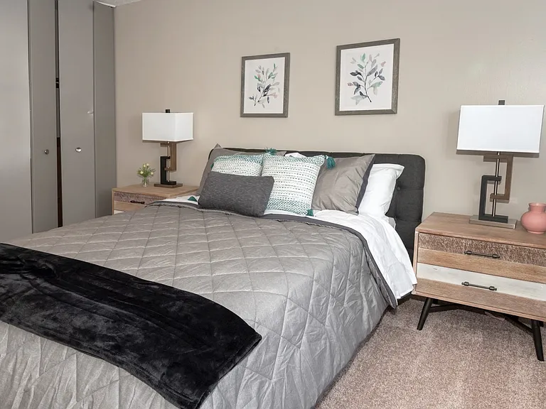 Oakdale Apartments — Photo 8