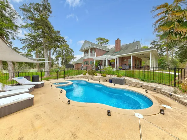 9520 El Chaco St, Baytown, TX 77521