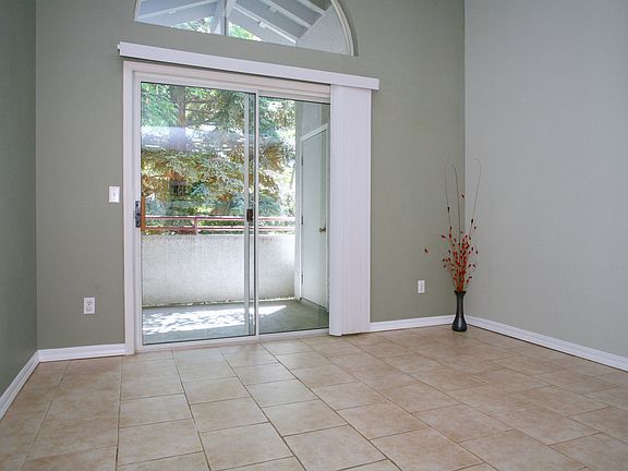 4th image of 4840 Dover Ln Unit 402