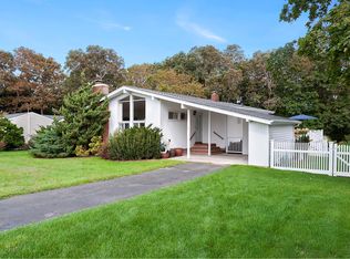 13 Fairview Rd, Hampton Bays, NY 11946