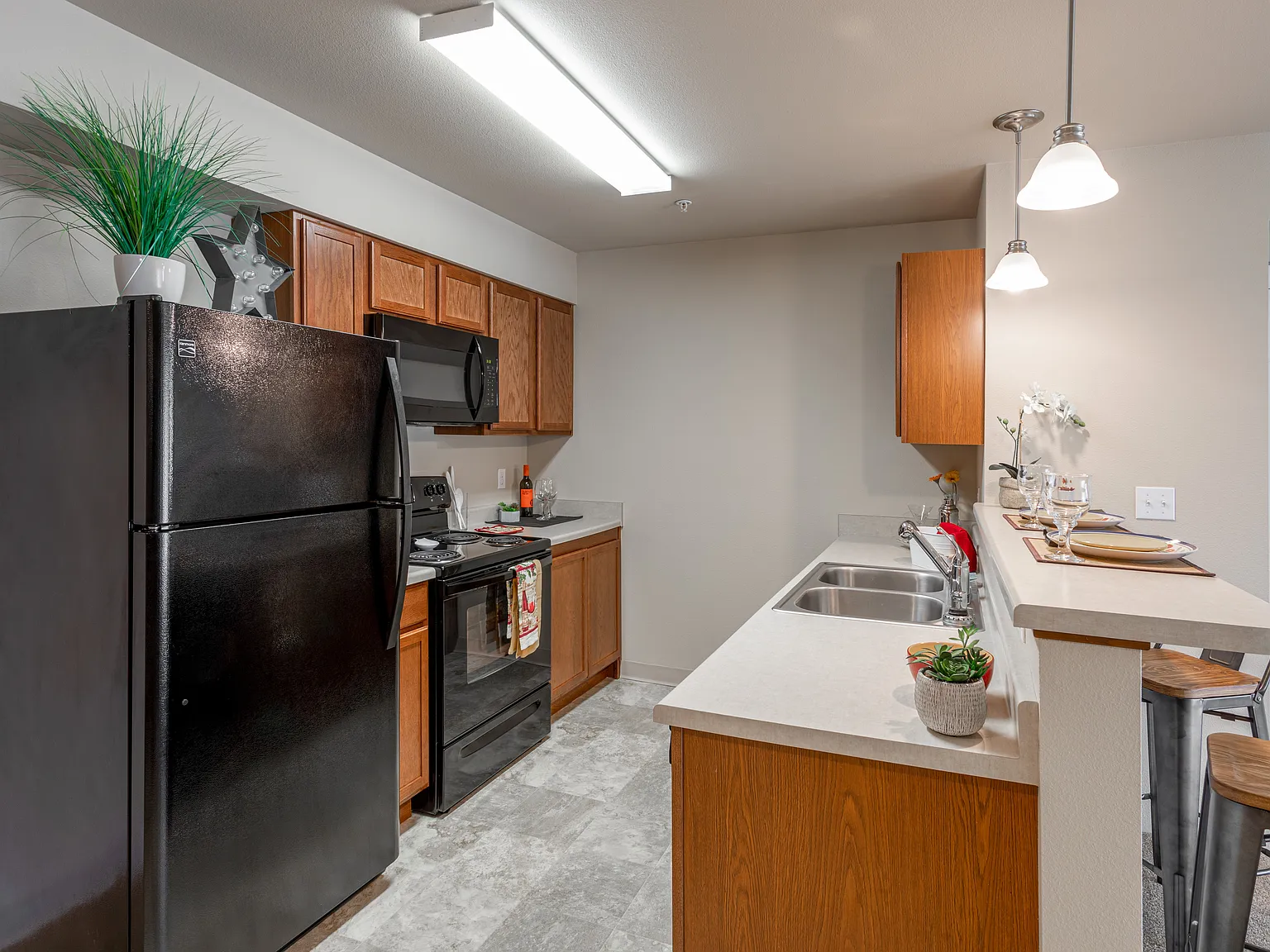 2 bed, 828 sqft, $1,435 — Photo 3