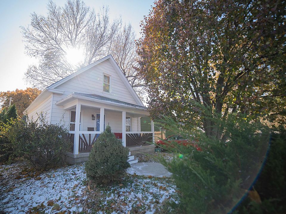 1st image of 1905 W 43rd Pl