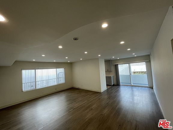 4th image of 922 S Shenandoah St APT 2
