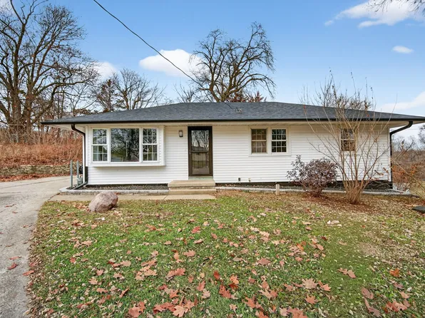 4208 Valley Cir, Des Moines, IA 50317