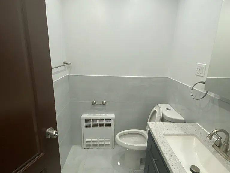 1321 Blake Ave #1 — Photo 11