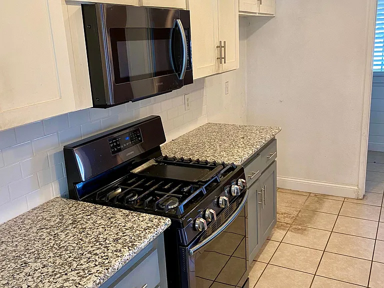 3073 Fowler Ave — Photo 13