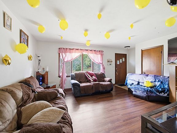 4th image of 2105 Forest View Rd