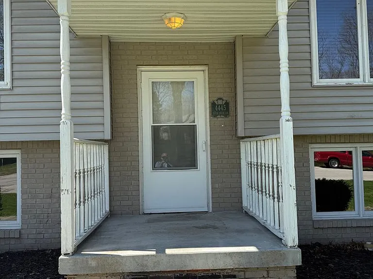 4445 N Deer Park Dr — Photo 2