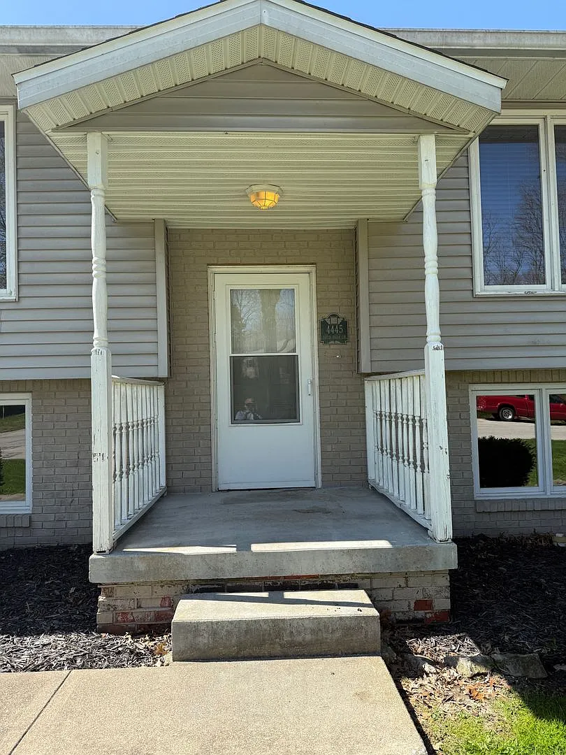 Building Photo - 4445 N Deer Park Dr